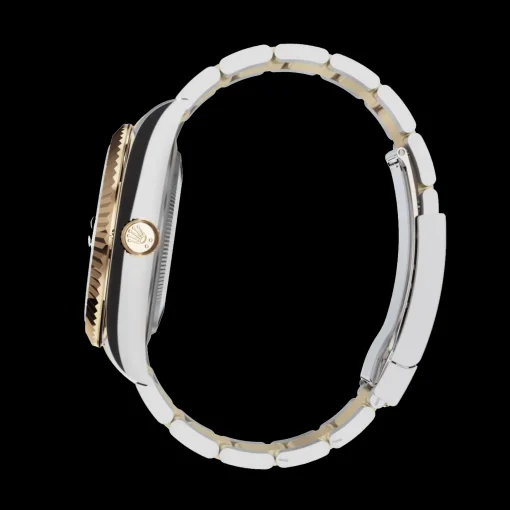 Rolex Sky-Dweller: 42 mm, Yellow gold with an intense white dial and an Oyster bracelet, m336933-0005